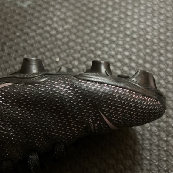 Nike girls size 5 merc  soccer cleats - Picture 5 of 7